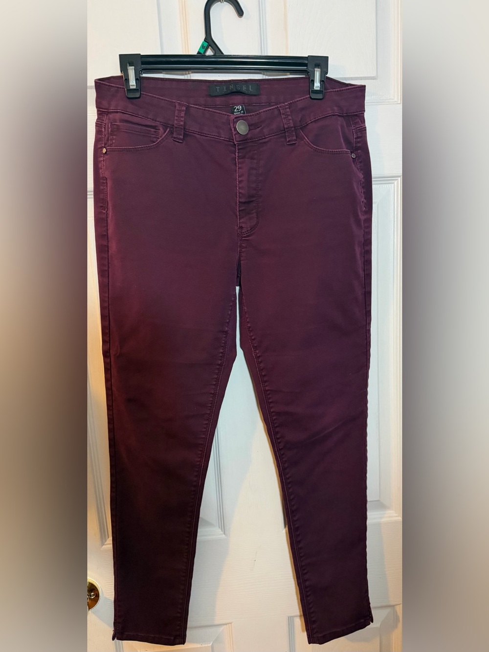 Tinsel Women’s Burgundy Skinny Jeans, size 29